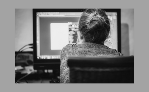 Introwertyk w pracy – porady, jak zbudować relacje?