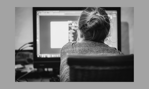 Introwertyk w pracy – porady, jak zbudować relacje?